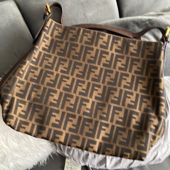 Fendi bag for sale good condition used once - Picture 2 of 5